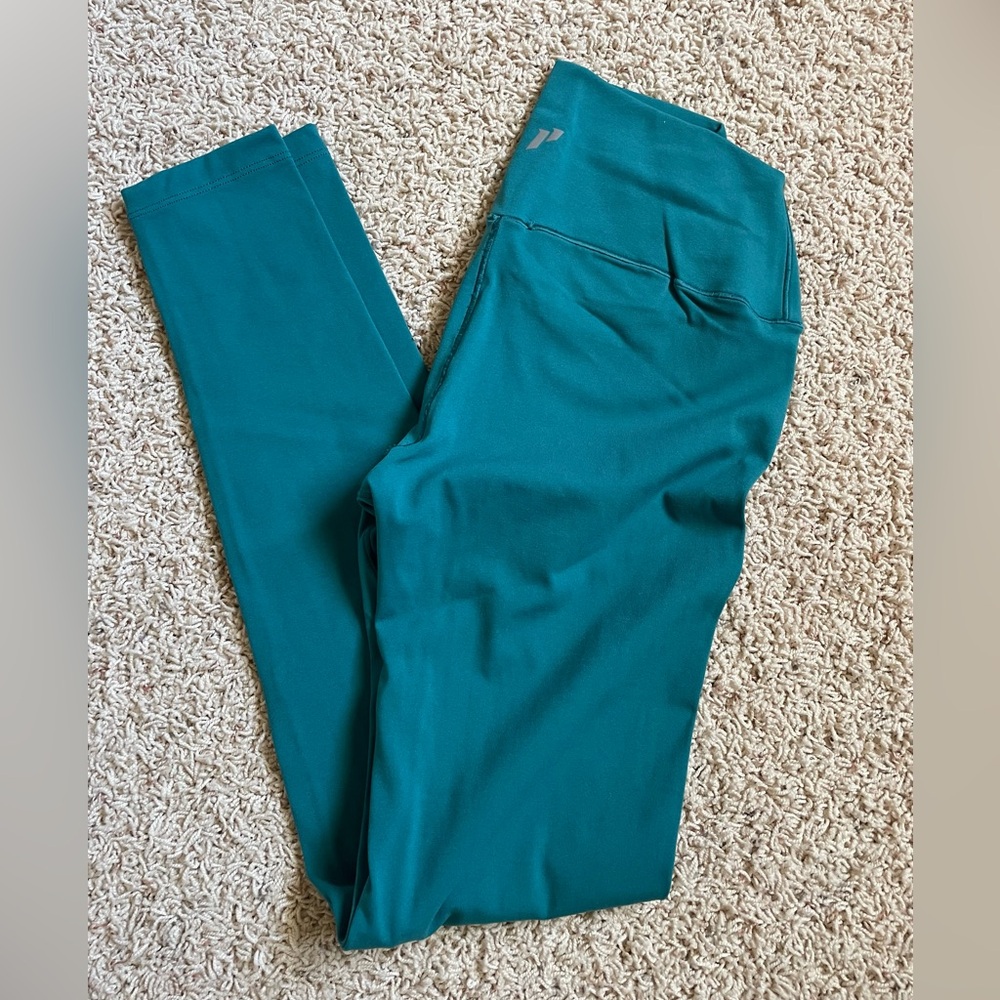 **SOLD** 1st Phorm Essential Leggings